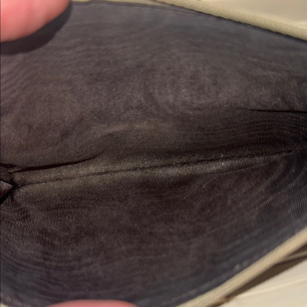 Gucci Guccissima Cream Leather Wallet with Gold GG Accent - Picture 9 of 10